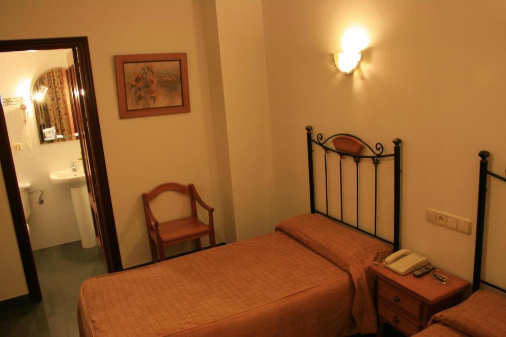 Hostal San Andres Adamuz Habitación foto